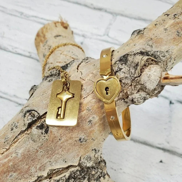 Golden Lock and Key Bracelet and Necklace Couples Jewelry - Picture 3 of 10